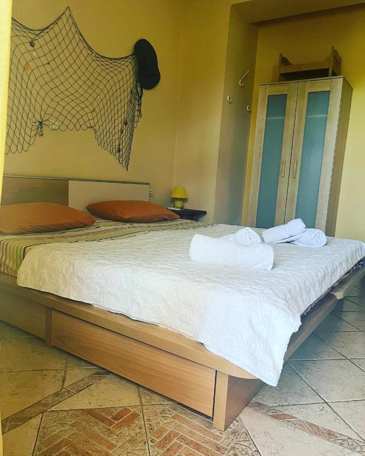 Guesthouse Kaliepia Ierissós Buitenkant foto