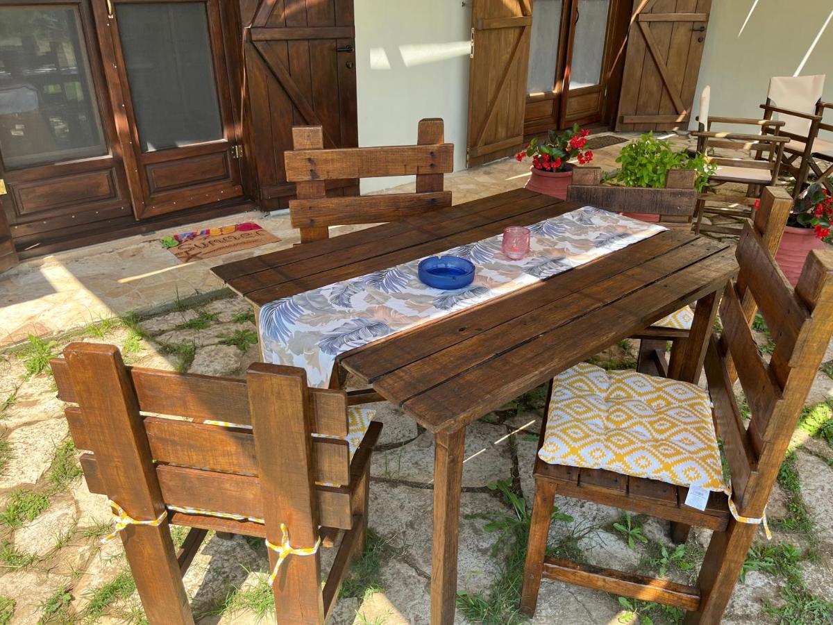 Guesthouse Kaliepia Ierissós Buitenkant foto