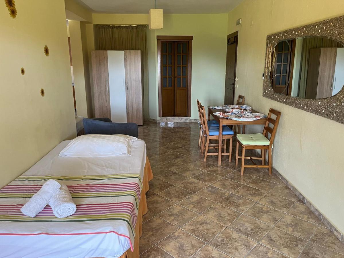 Guesthouse Kaliepia Ierissós Buitenkant foto
